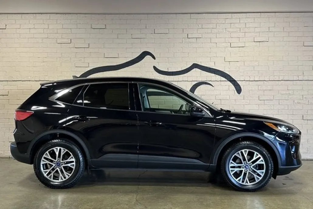2022 Ford Escape SEL photo 1