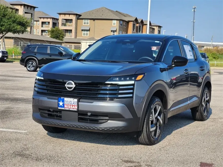 2025 Nissan Kicks SV photo 1