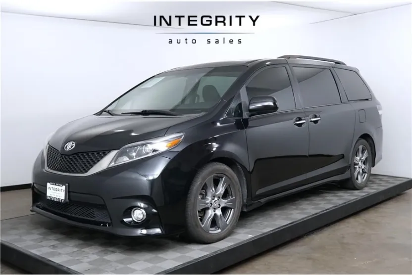 2017 Toyota Sienna SE photo 1