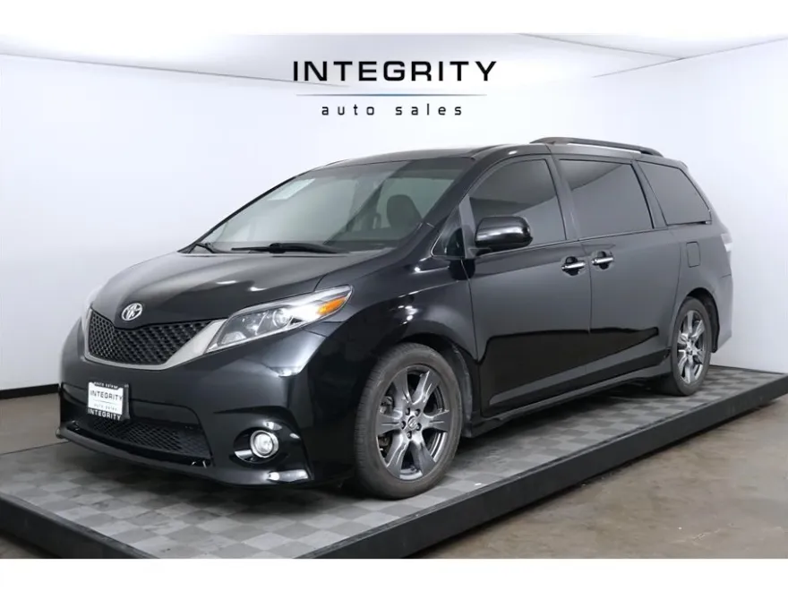 2017 Toyota Sienna SE photo 1