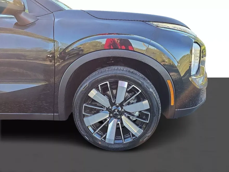 2025 Mitsubishi Outlander SE photo 1