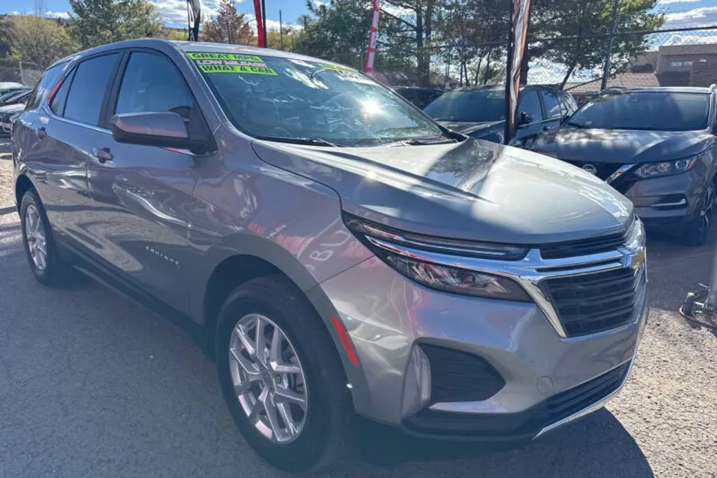 2024 Chevrolet Equinox LT photo 1