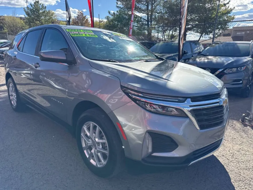2024 Chevrolet Equinox LT photo 1