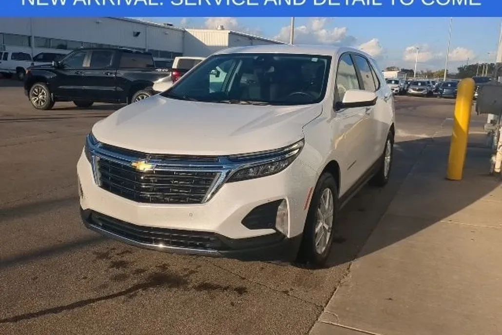 2024 Chevrolet Equinox LT photo 1