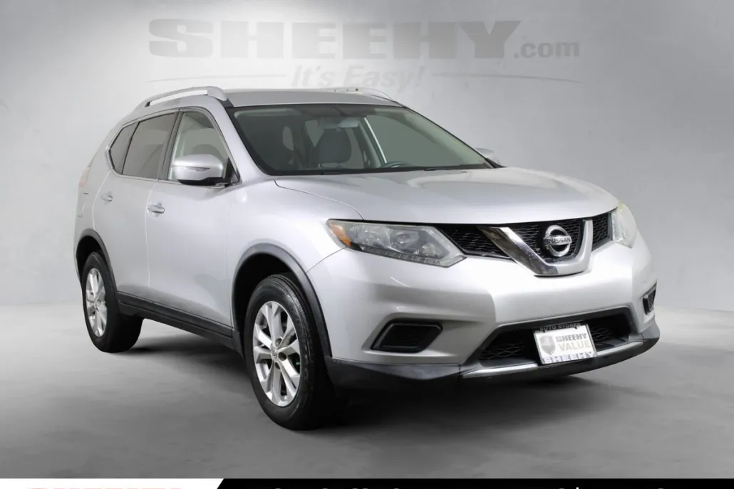 2015 Nissan Rogue SV photo 1