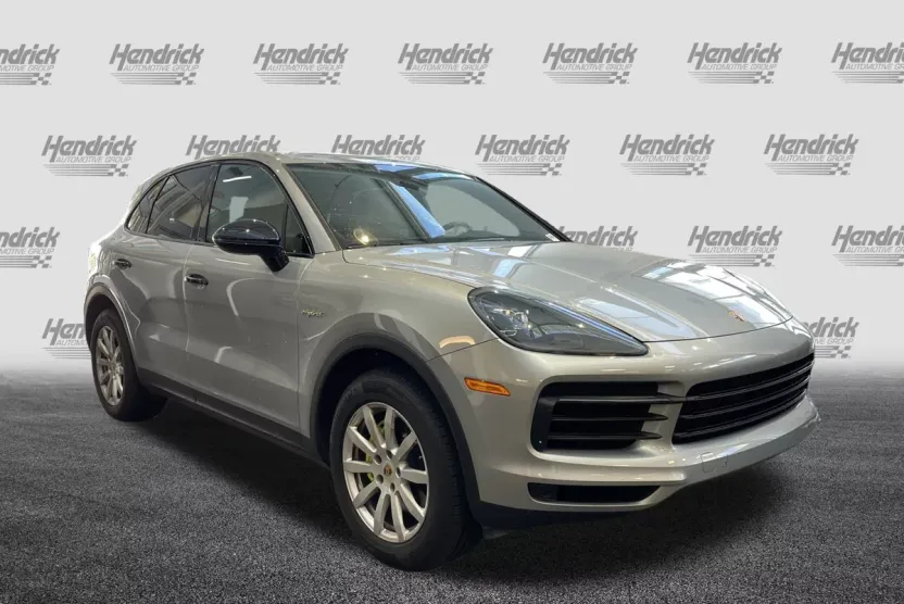 2022 Porsche Cayenne E-Hybrid photo 1