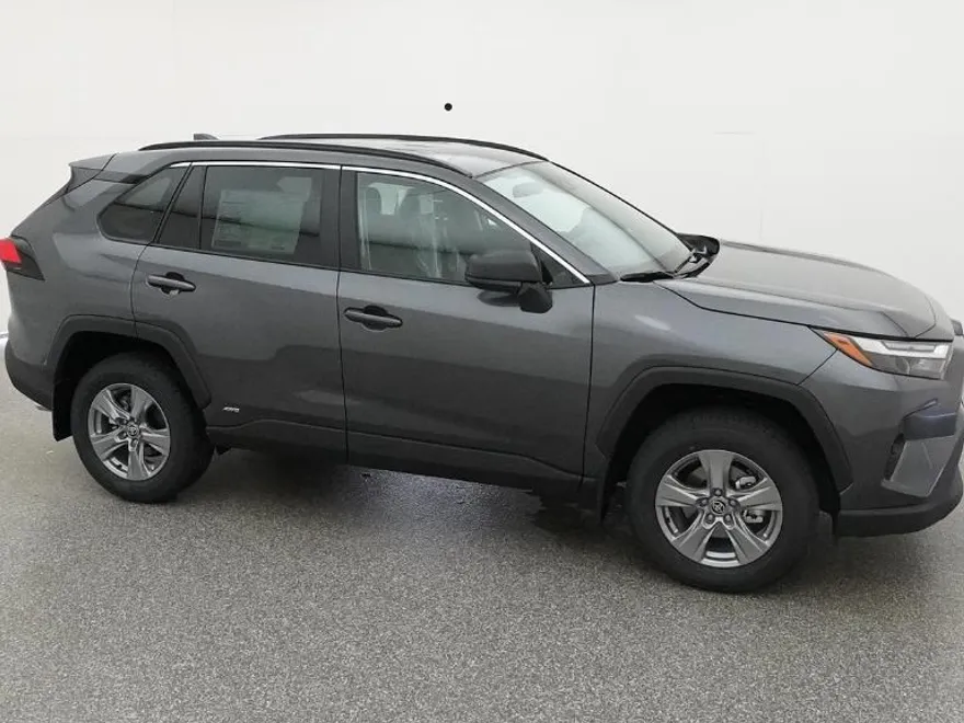 2025 Toyota RAV4 Hybrid LE photo 1