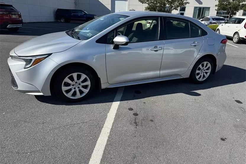 2024 Toyota Corolla Hybrid LE photo 1