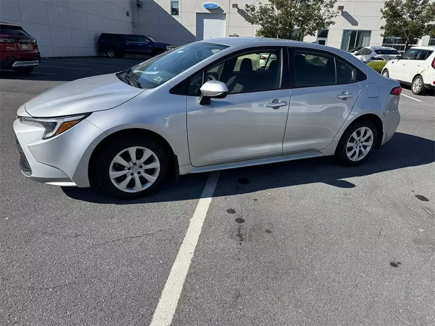 2024 Toyota Corolla Hybrid LE photo 1
