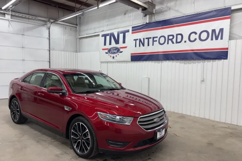 2018 Ford Taurus SEL photo 1