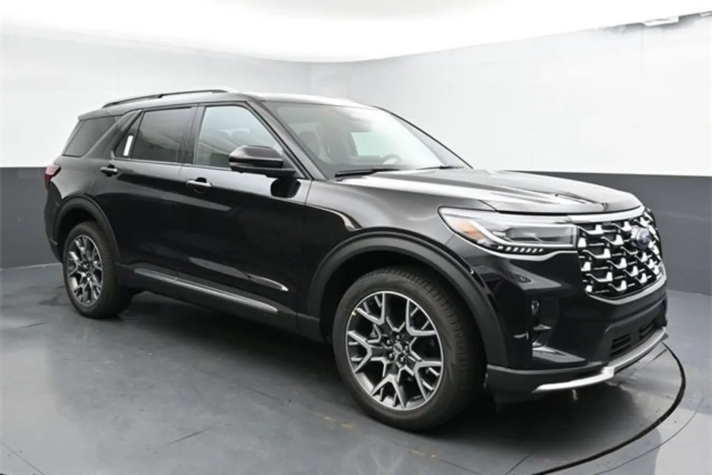 2025 Ford Explorer Platinum photo 1