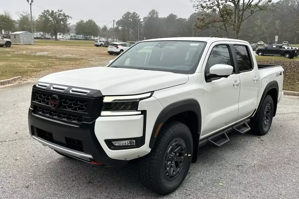 2025 Nissan Frontier PRO-4X photo 1
