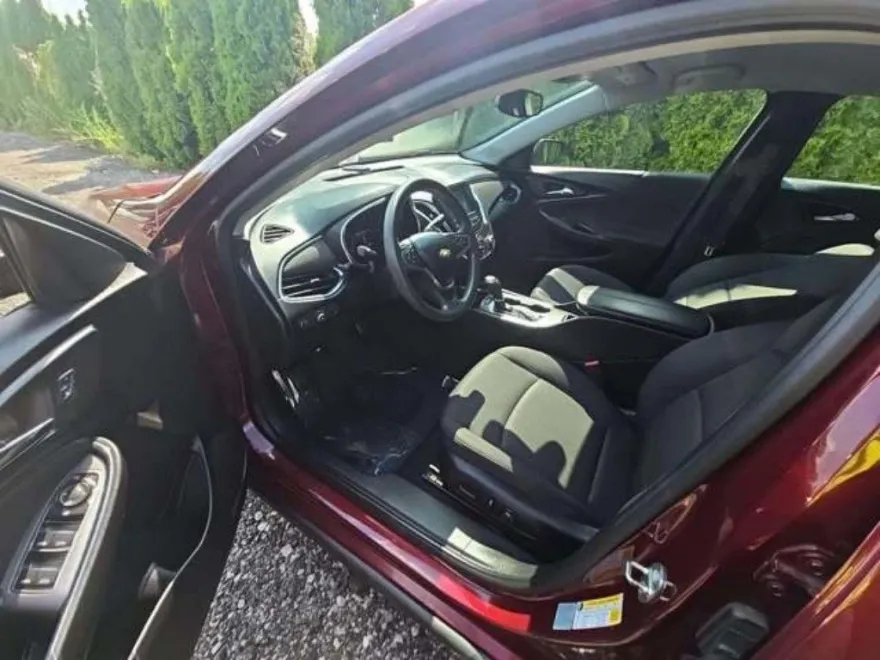 2016 Chevrolet Malibu 1LT photo 1