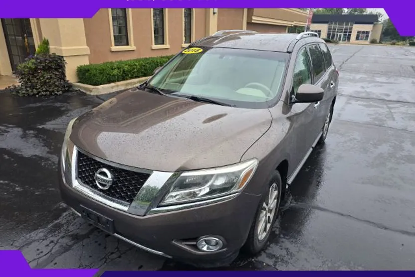2015 Nissan Pathfinder SV photo 1