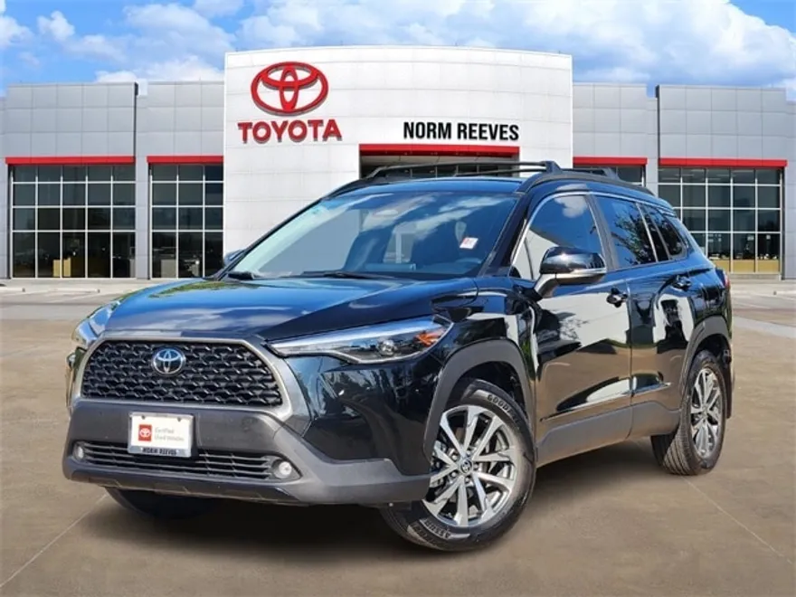 2023 Toyota Corolla Cross XLE photo 1