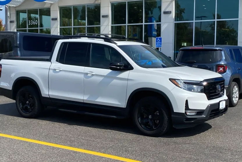 2023 Honda Ridgeline Black Edition photo 1