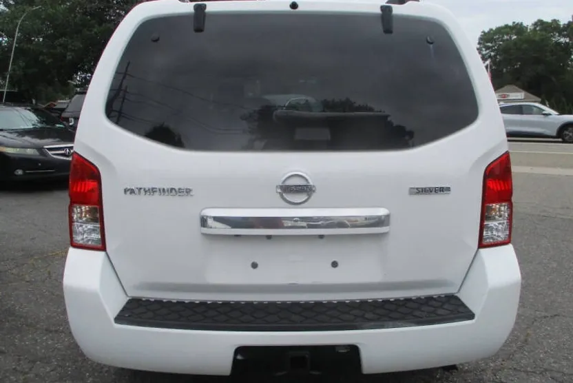 2011 Nissan Pathfinder S photo 1