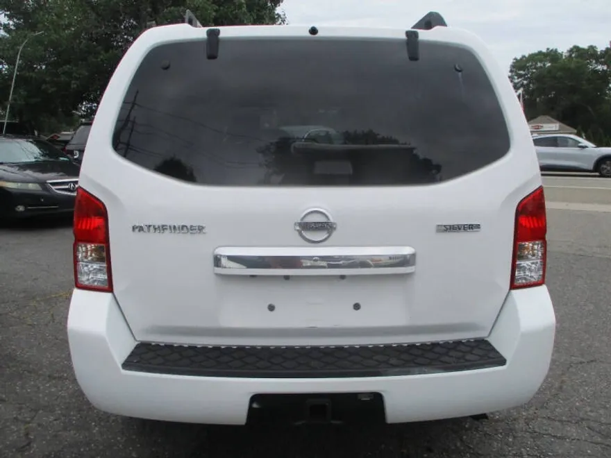 2011 Nissan Pathfinder S photo 1