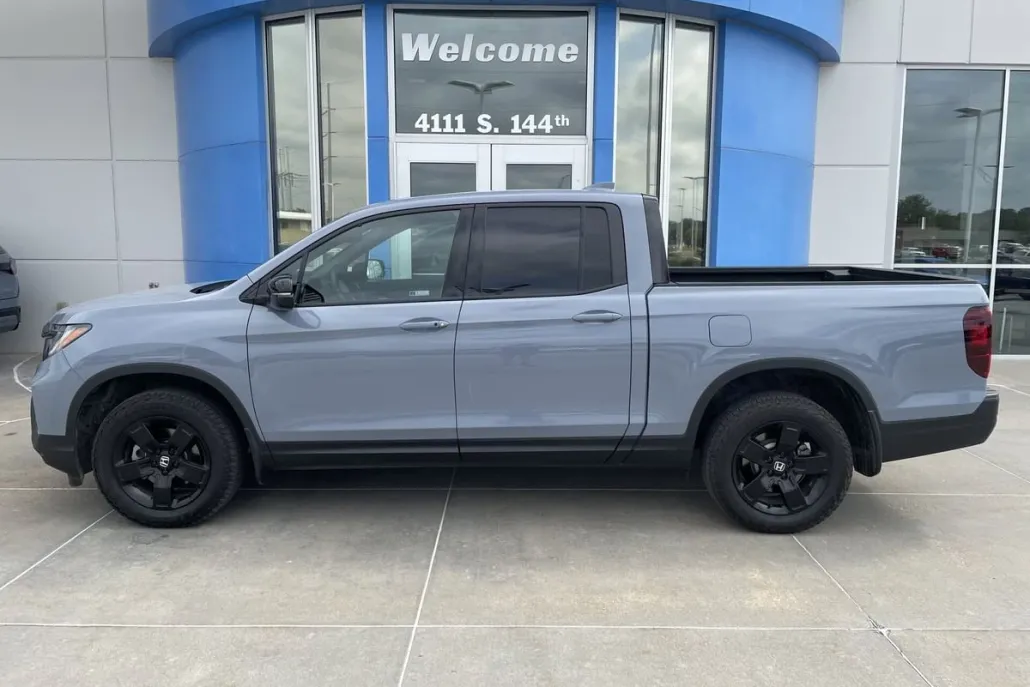 2024 Honda Ridgeline Black Edition photo 1