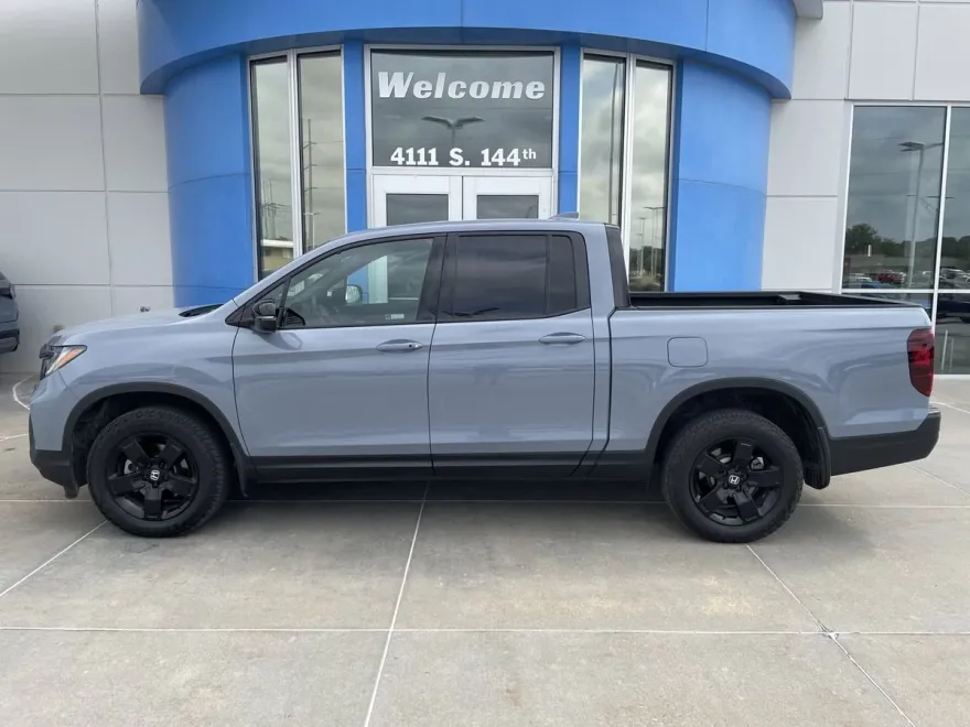 2024 Honda Ridgeline Black Edition photo 1
