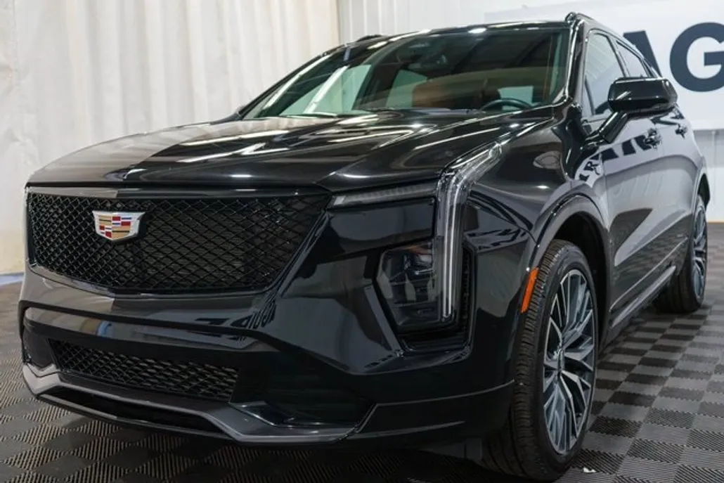 2024 Cadillac XT4 Sport photo 1
