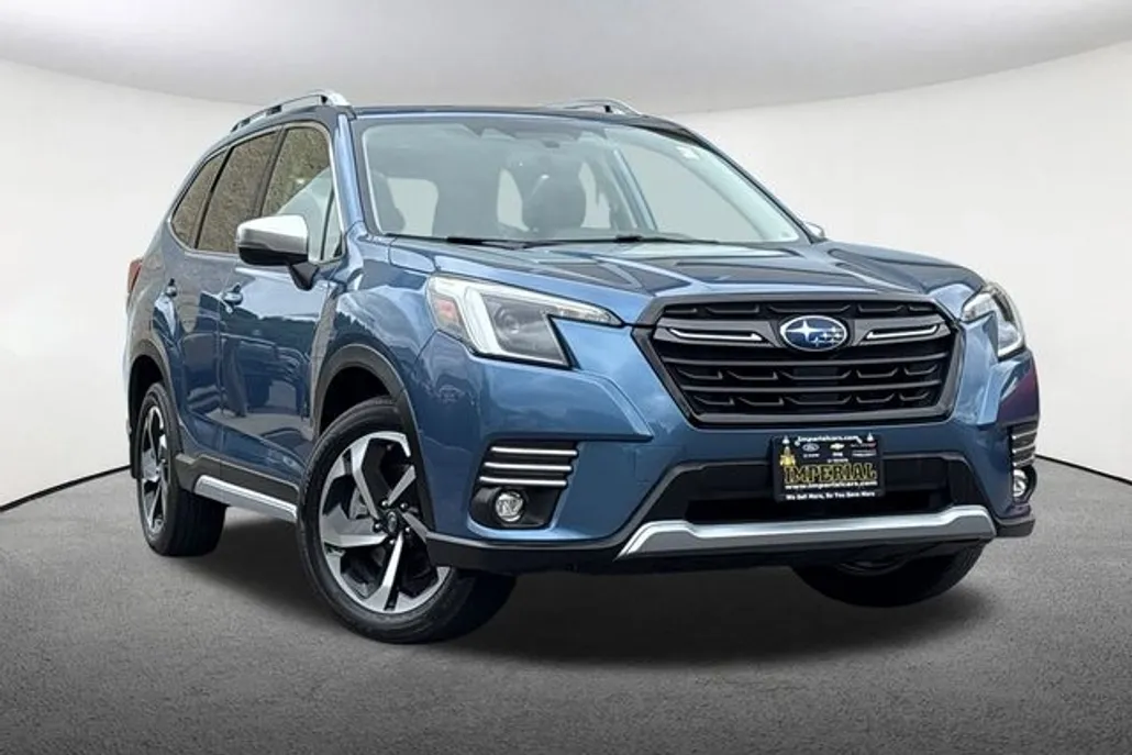 2022 Subaru Forester Touring photo 1