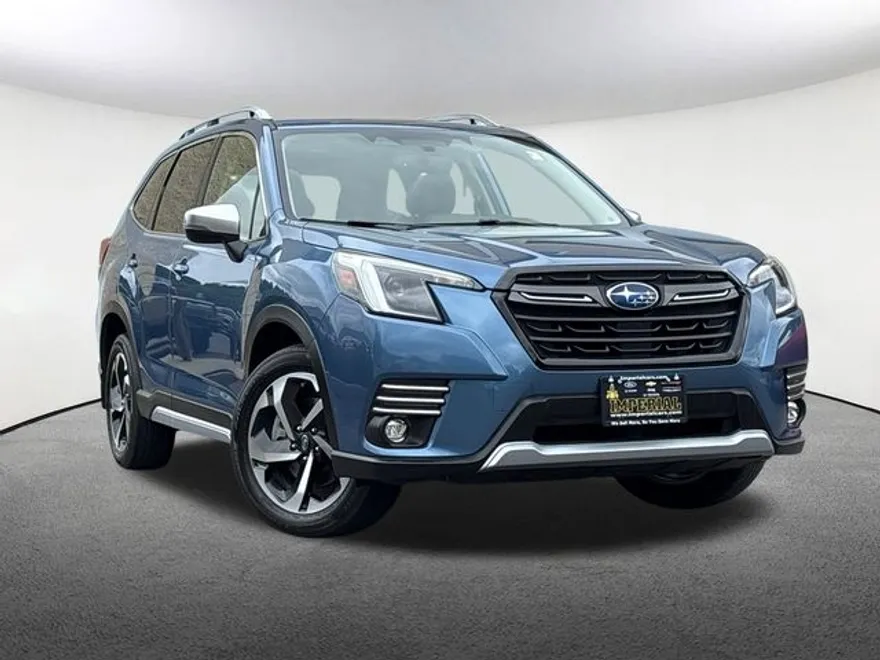 2022 Subaru Forester Touring photo 1