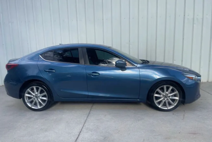 2017 Mazda Mazda3 Grand Touring photo 1
