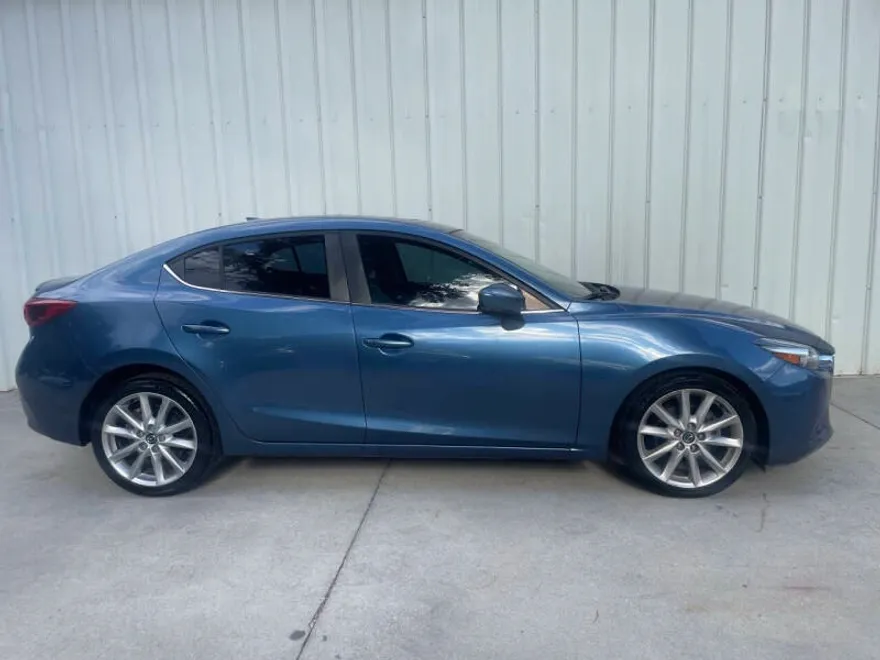 2017 Mazda Mazda3 Grand Touring photo 1