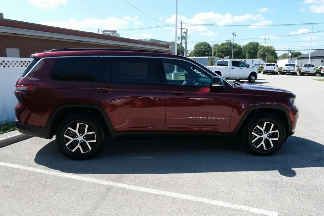 2024 Jeep Grand Cherokee Limited photo 1