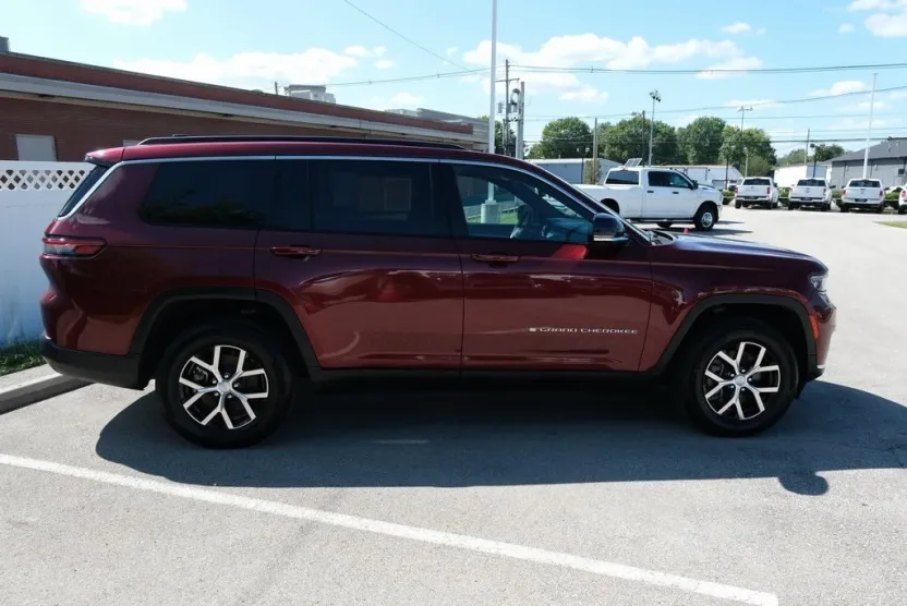 2024 Jeep Grand Cherokee Limited photo 1