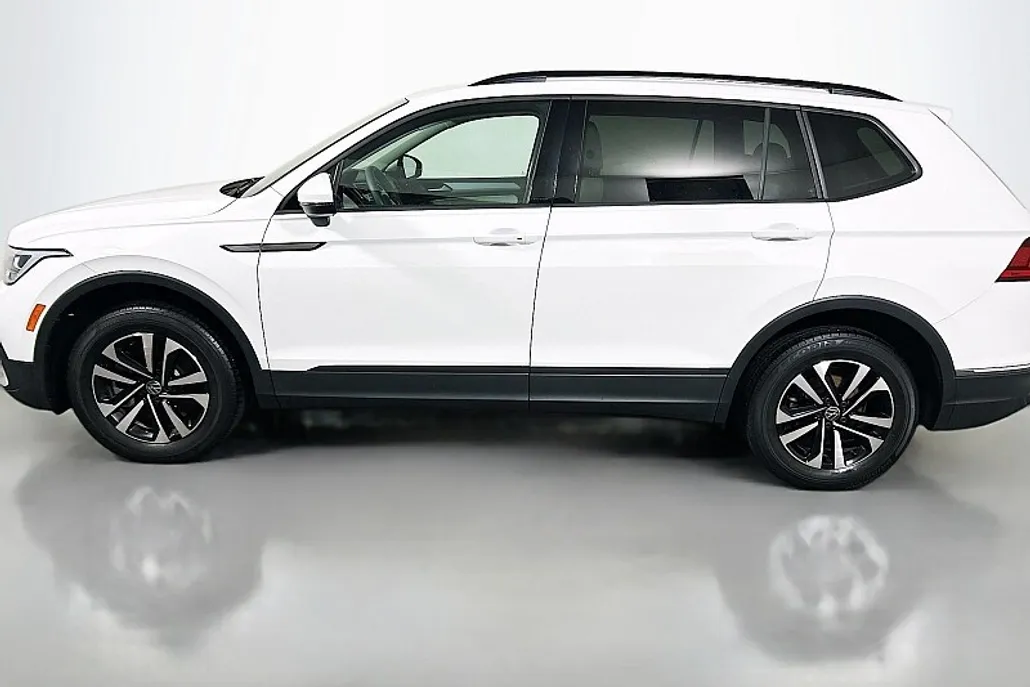 2022 Volkswagen Tiguan S photo 1
