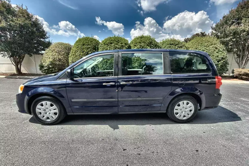 2016 Dodge Grand Caravan SE photo 1