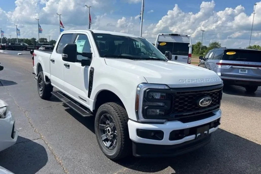 2025 Ford F-250 photo 1