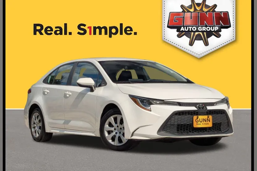 2022 Toyota Corolla LE photo 1