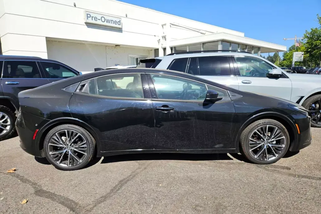 2023 Toyota Prius Limited photo 1