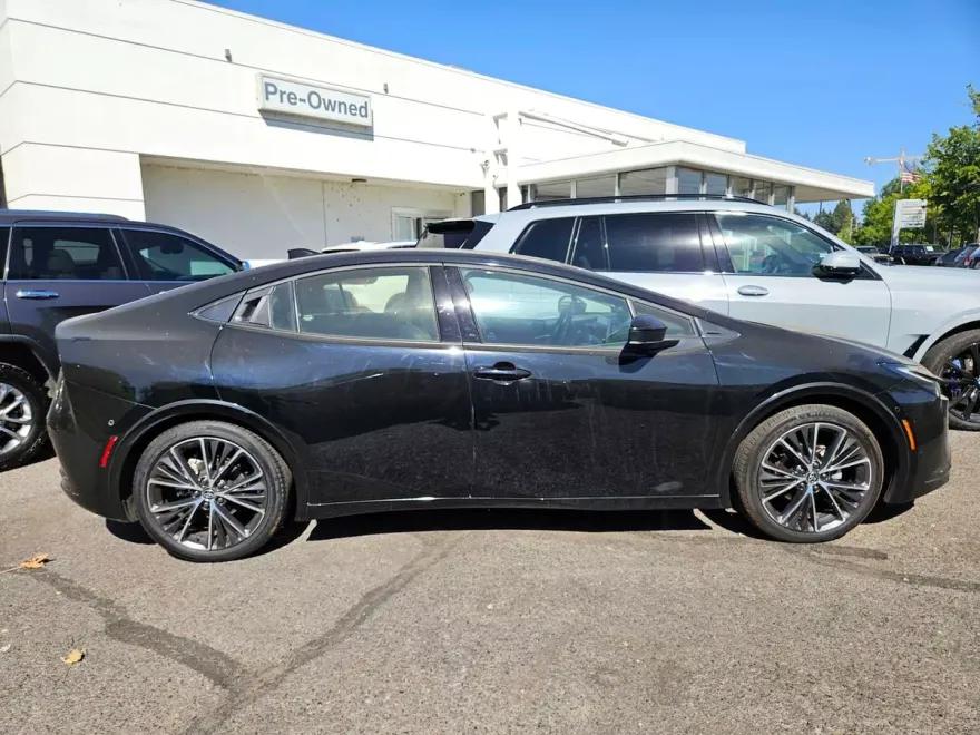 2023 Toyota Prius Limited photo 1
