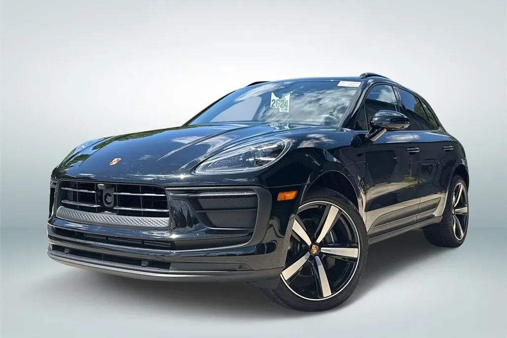 2024 Porsche Macan T photo 1