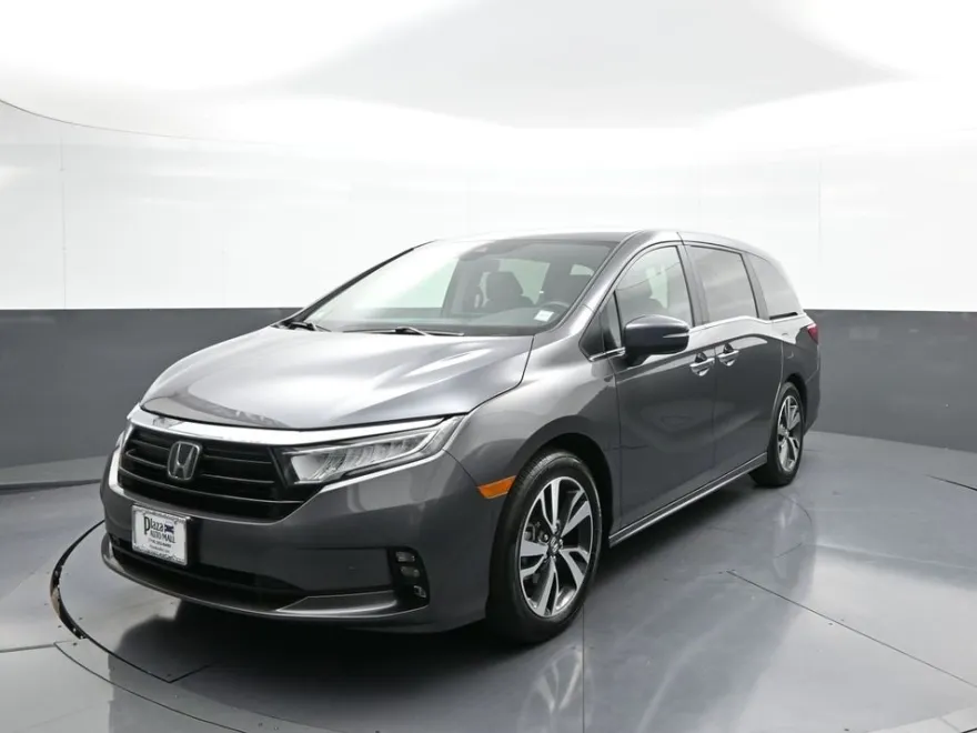 2024 Honda Odyssey Touring photo 1