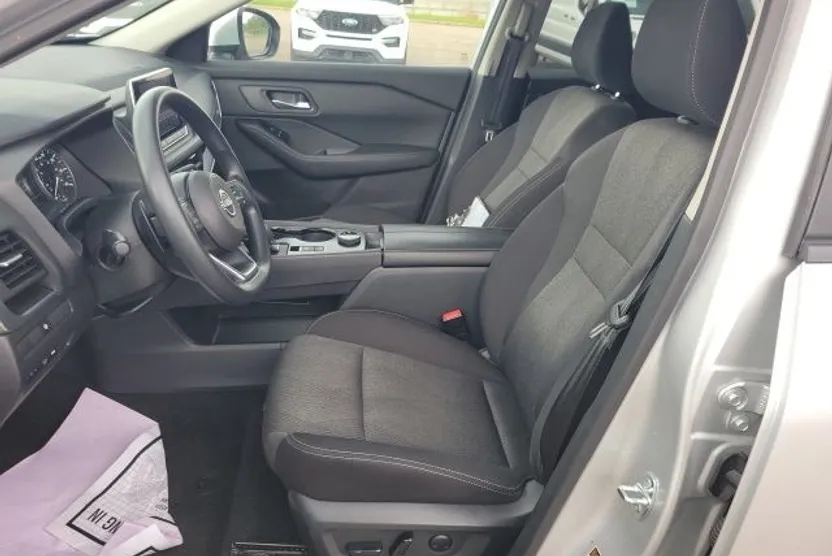2024 Nissan Rogue SV photo 1