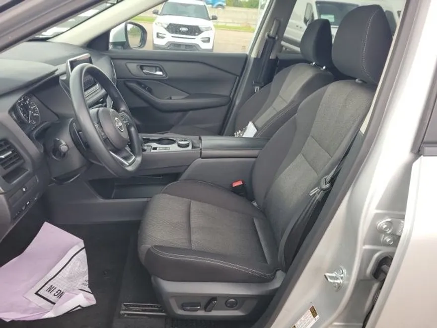 2024 Nissan Rogue SV photo 1