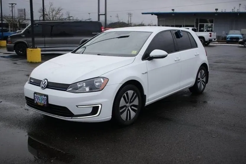 2016 Volkswagen e-Golf SE photo 1