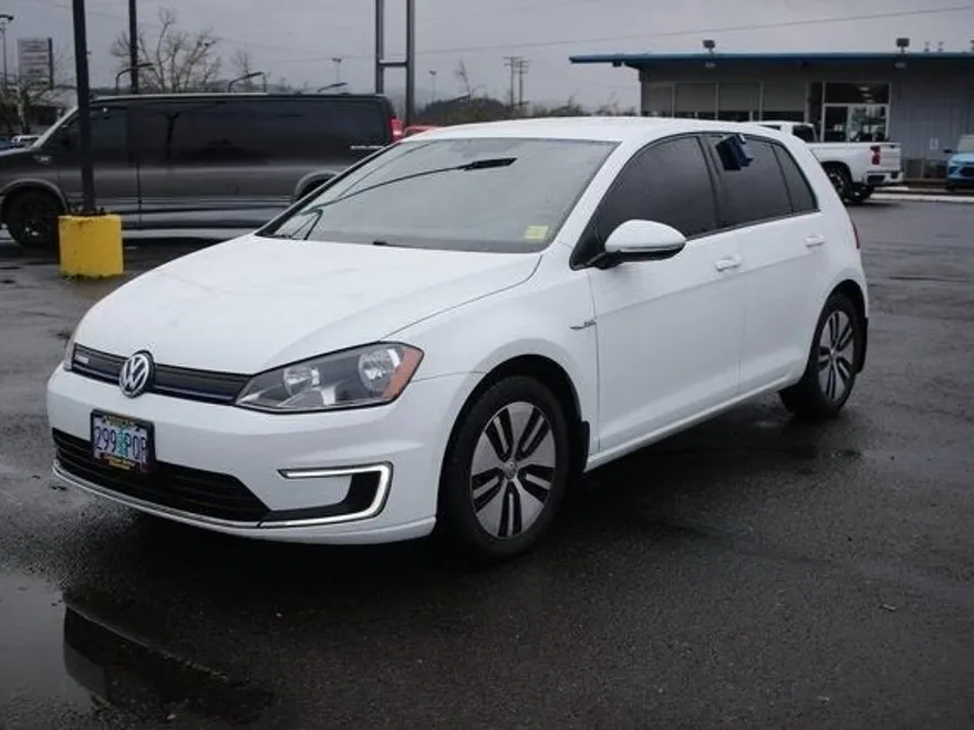 2016 Volkswagen e-Golf SE photo 1