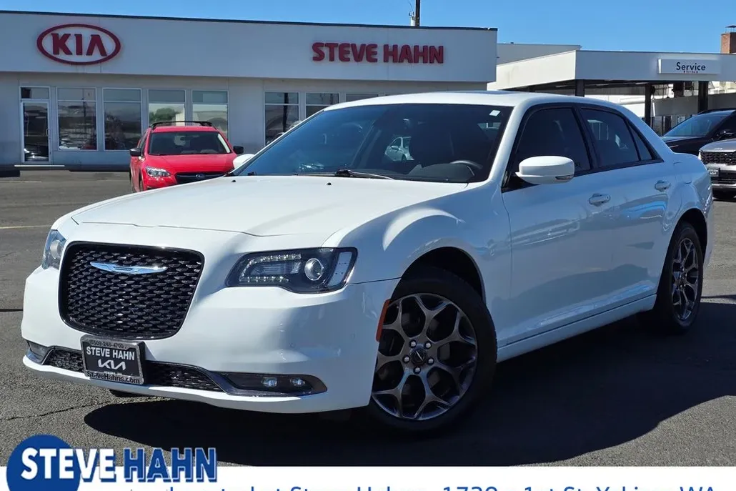 2015 Chrysler 300 S photo 1