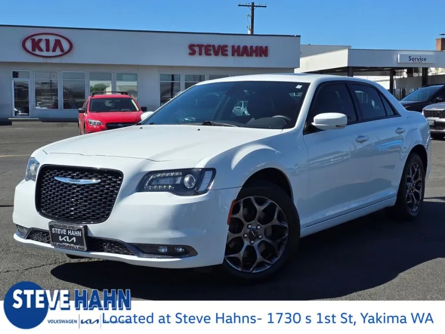 2015 Chrysler 300 S photo 1