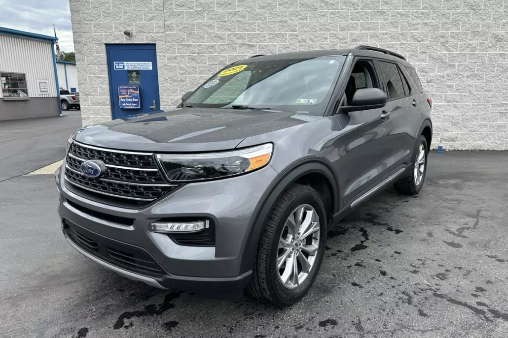 2021 Ford Explorer XLT photo 1