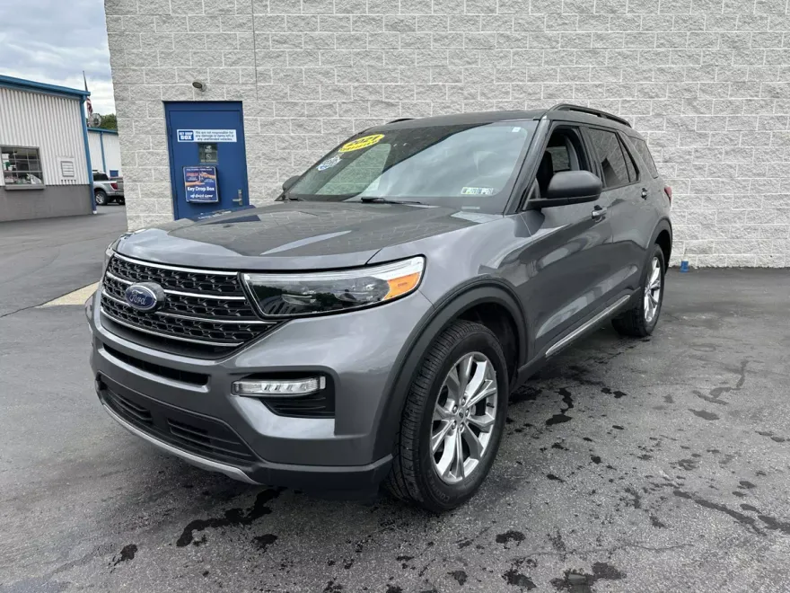 2021 Ford Explorer XLT photo 1
