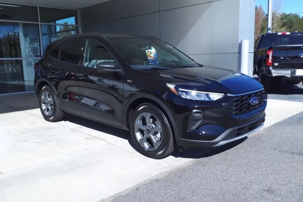 2025 Ford Escape ST-Line photo 1