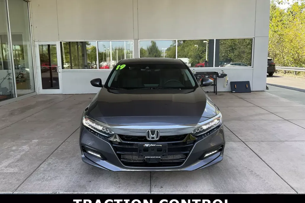 2019 Honda Accord Touring 2.0T photo 1