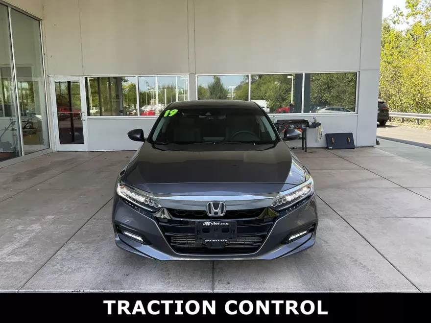 2019 Honda Accord Touring 2.0T photo 1